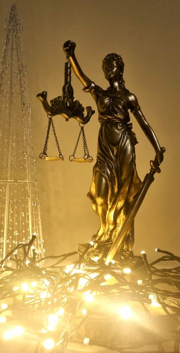 Santo Ivo/Deusa da justiça