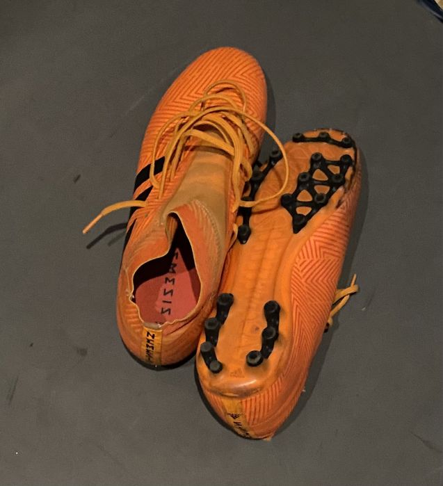 Chuteiras adidas nemesis usadas em bom estado tamanho 38,5