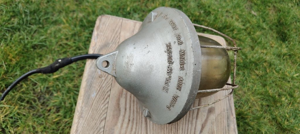 Lampa przemysłowa zbrojona