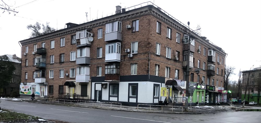 Продам приміщення по червоній лінії на першій дільниці