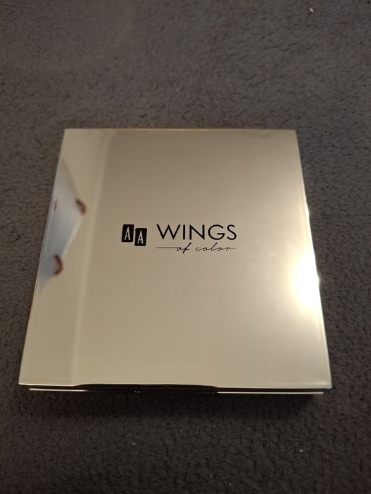 AA Wings of Color wypiekana  paleta do modelowania twarzy mo