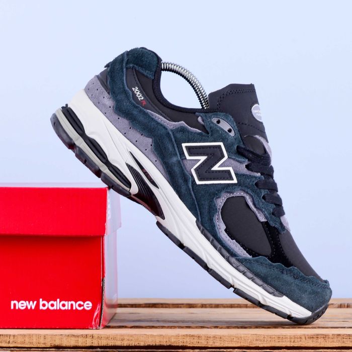 (2007) Чоловічі Кросівки New Balance 2002R сірі з білою підошвою