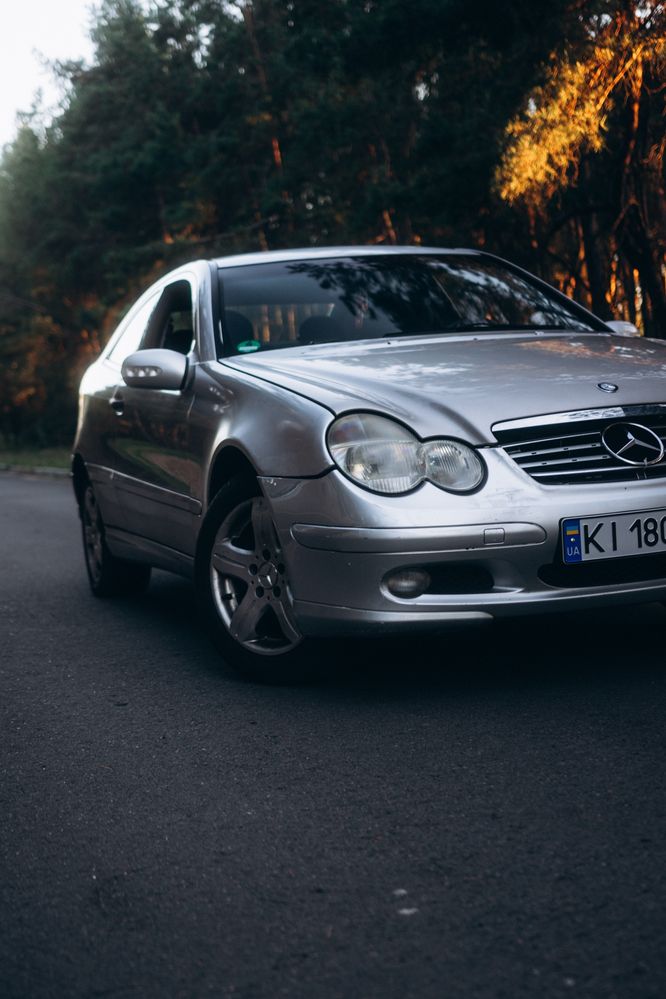 Мерседес c180 w203