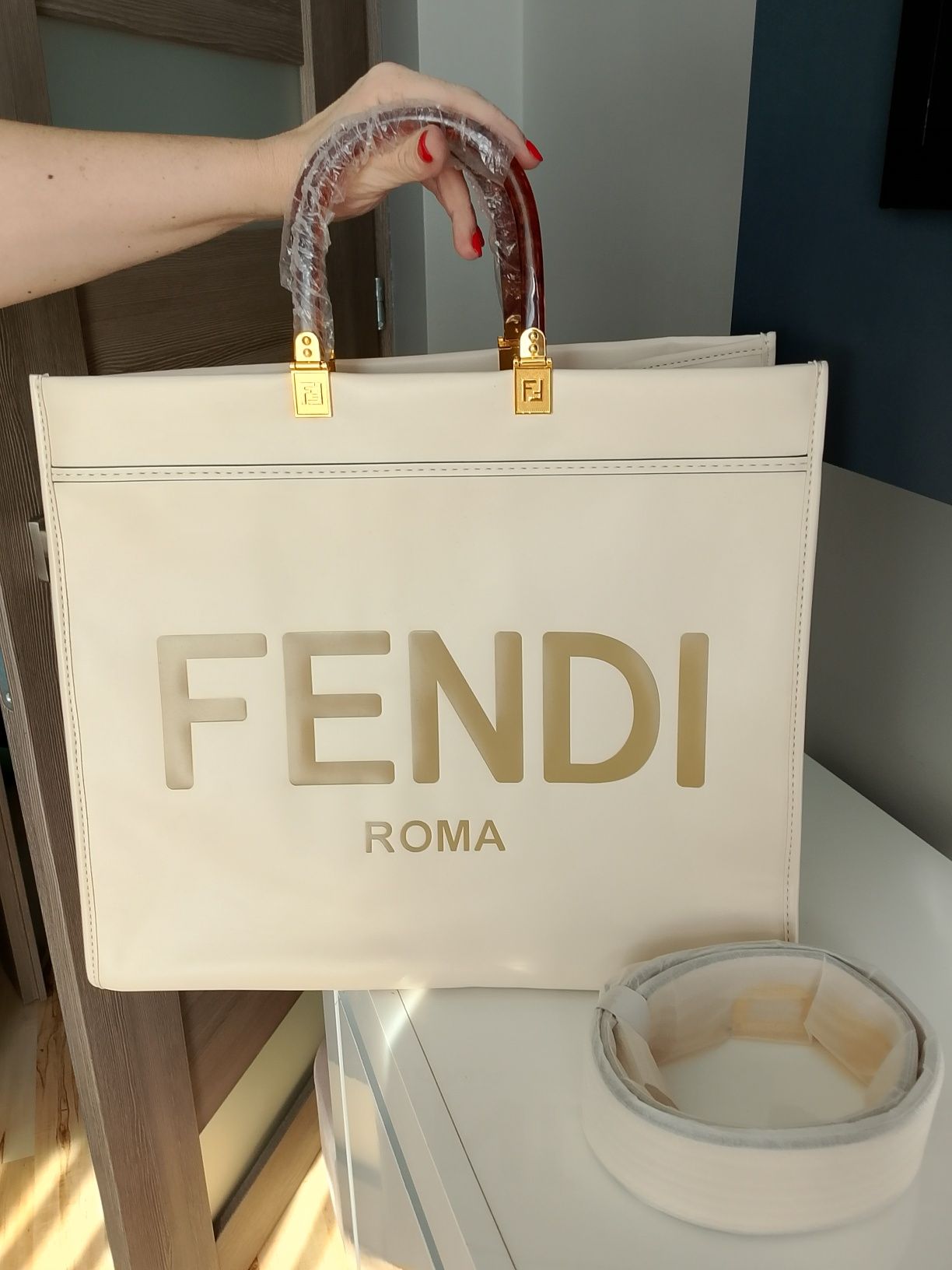Cudowna nowa torebka Fendi ecru
