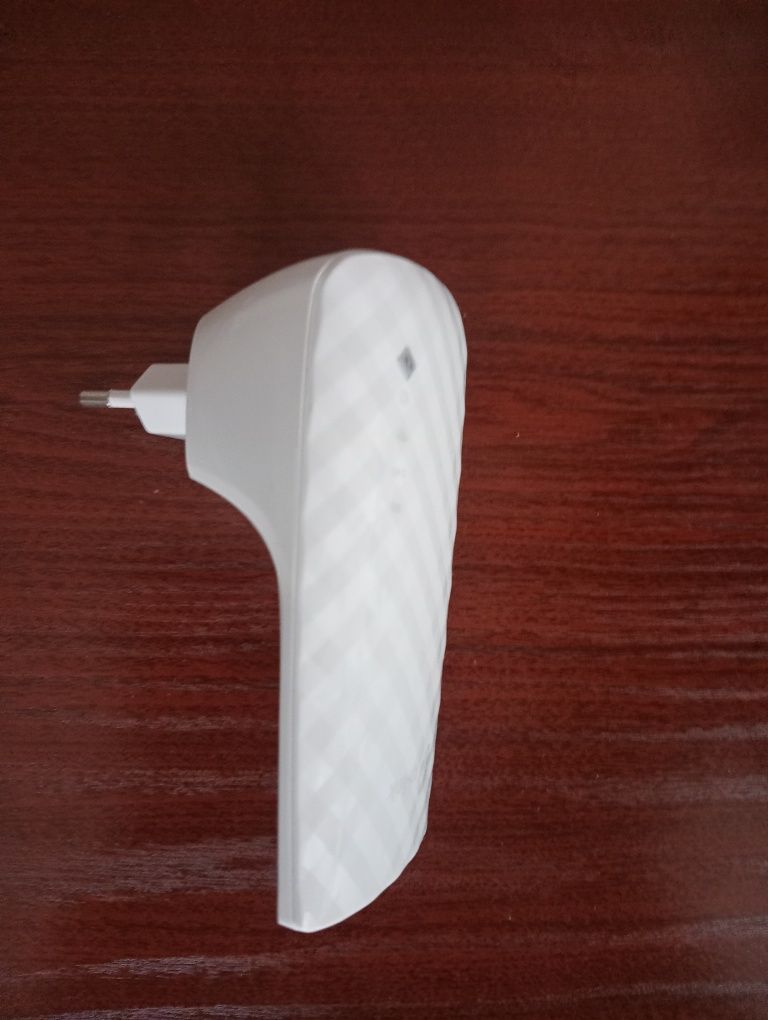 Wzmacniacz sygnału Repeater Wifi TP-LINK RE190 AC750 z 2024r.
