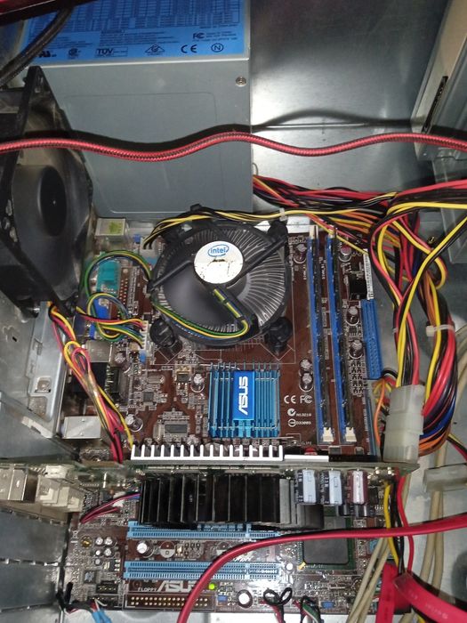 Системний блок/Intel/4 ядра/4Gb/512 mb/500 Gb