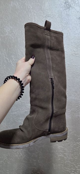 Нові замшеві сапоги