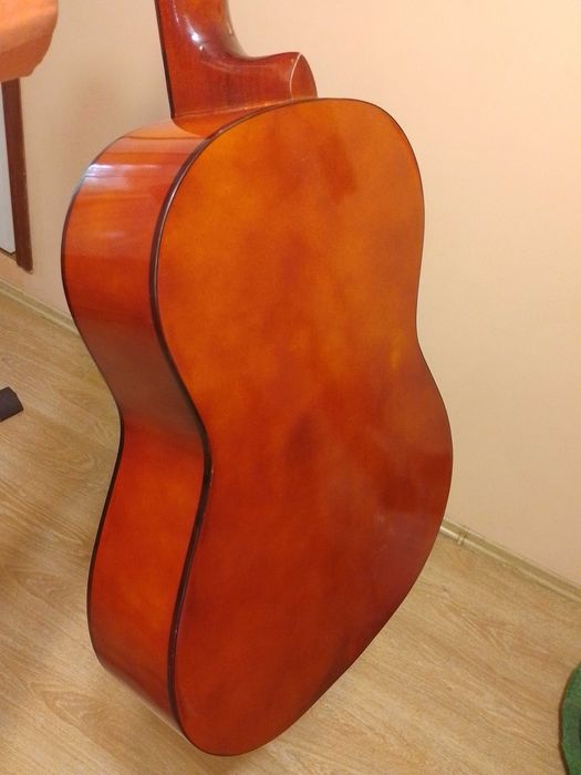 Гитара акустическая 6ти струнная с чехлом как новая