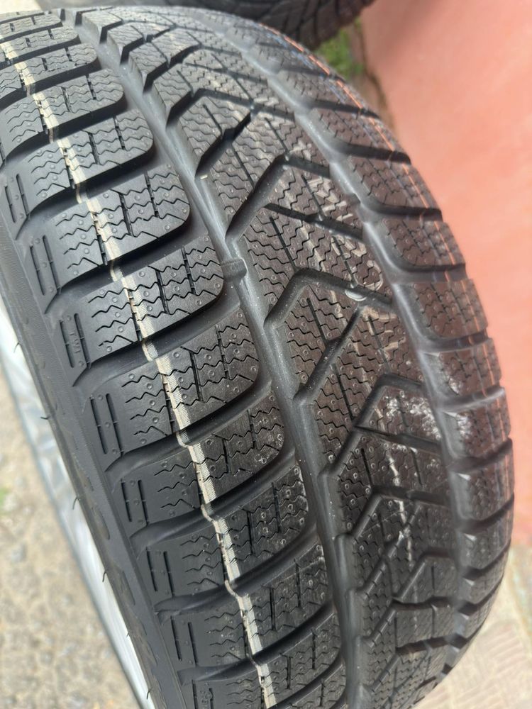 Комплект 225/40/18 Pirelli SottoZero 4 шт. зима с дисками, нові