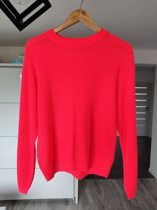 Piękny Arbuzowy sweterek marki Cropp rozmiar M