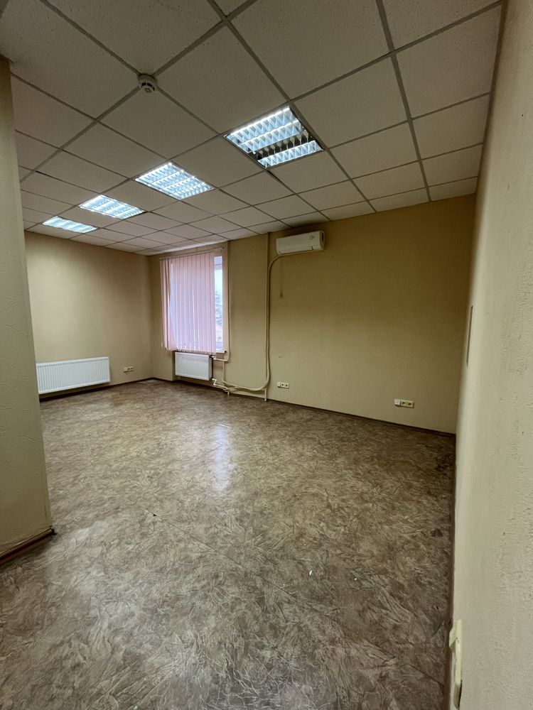 Оренда офісів від 34м2 до 77 м2 р-н площі 700 річ.