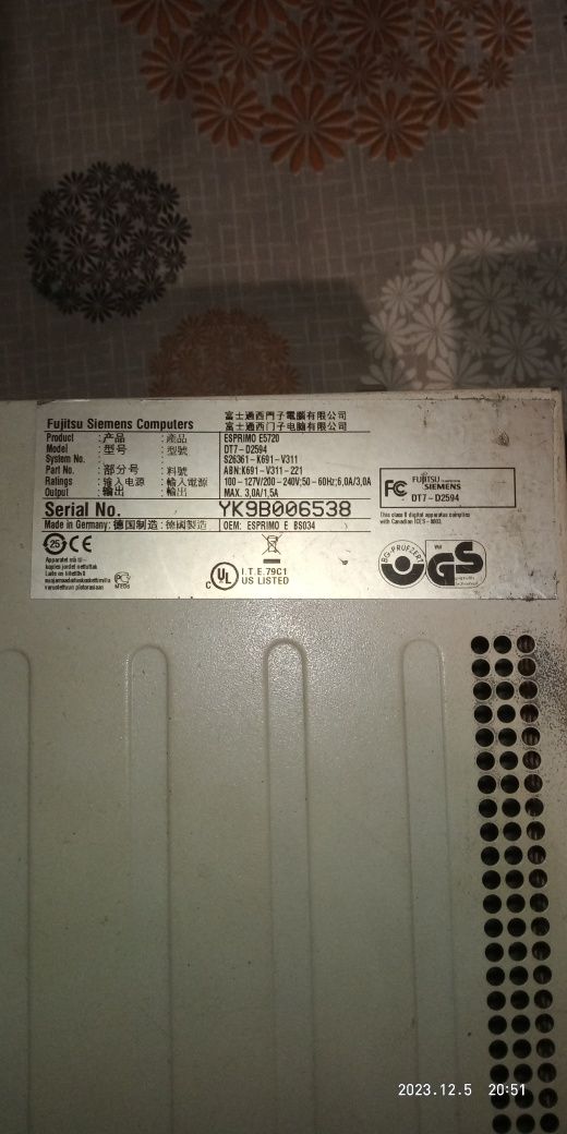 Fujitsu esprimo e5720,