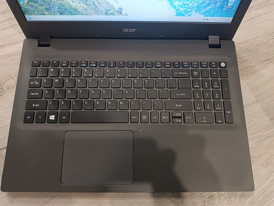 Acer Aspire E5-573 (15.6"/I3-5005U/Intel Graphics 5000/8 Gb/128 SSD)