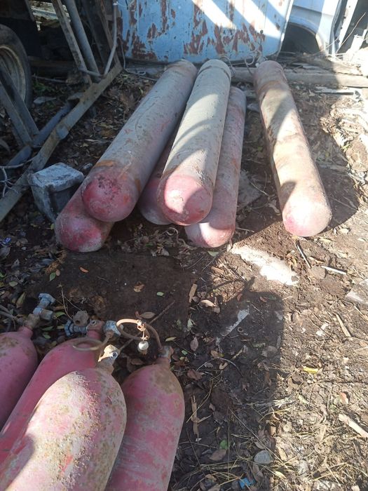 Продам газовые баллоны метан.