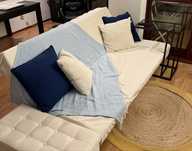 Sofa-cama beige.