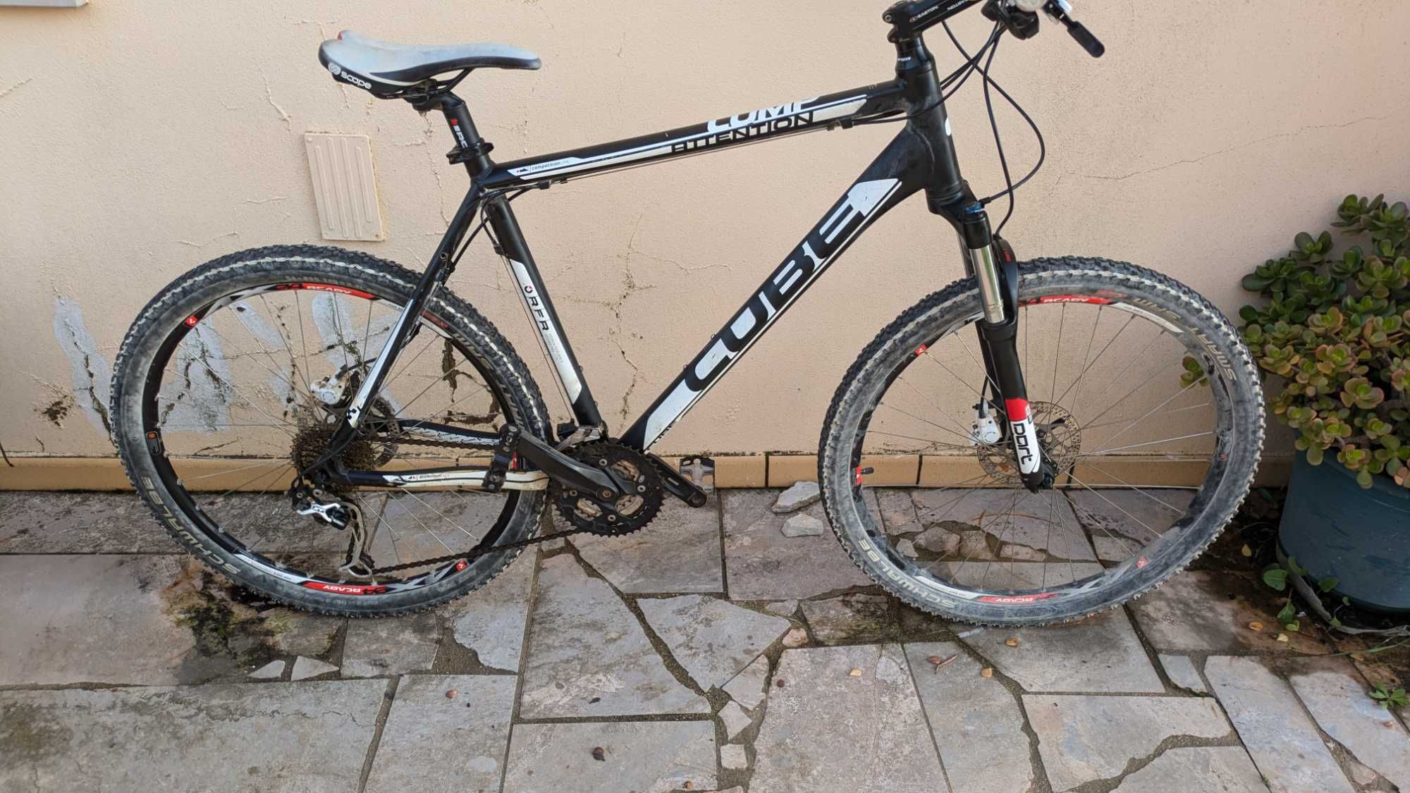 Bicicleta BTT CUBE