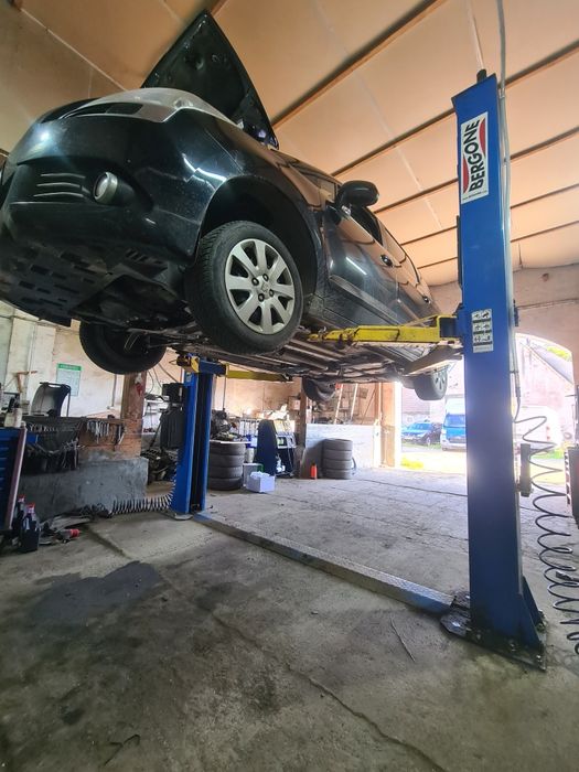 Pomoc drogowa 24/7 Transport,Dowóz paliwa odpalanie aut,serwis