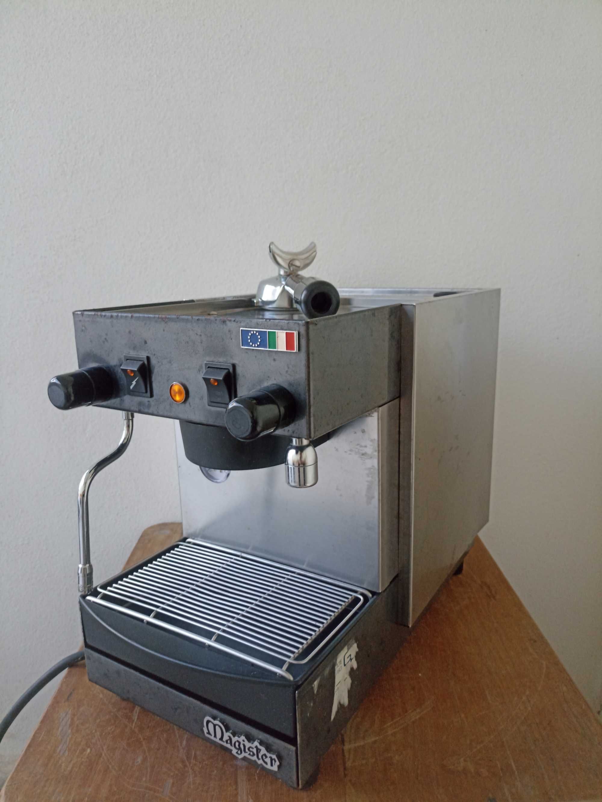Máquina de Café Semi-Profissional Magister MS40