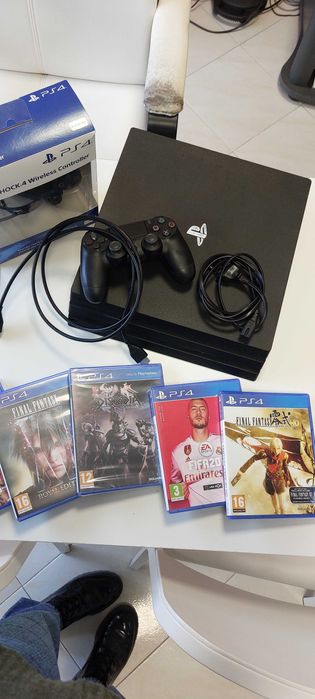 PlayStation 4 + Games + Controllers64283969450369120