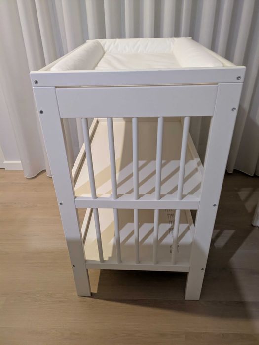 GULLIVER (Trocador IKEA) + VADRA (Muda-fraldas IKEA)
