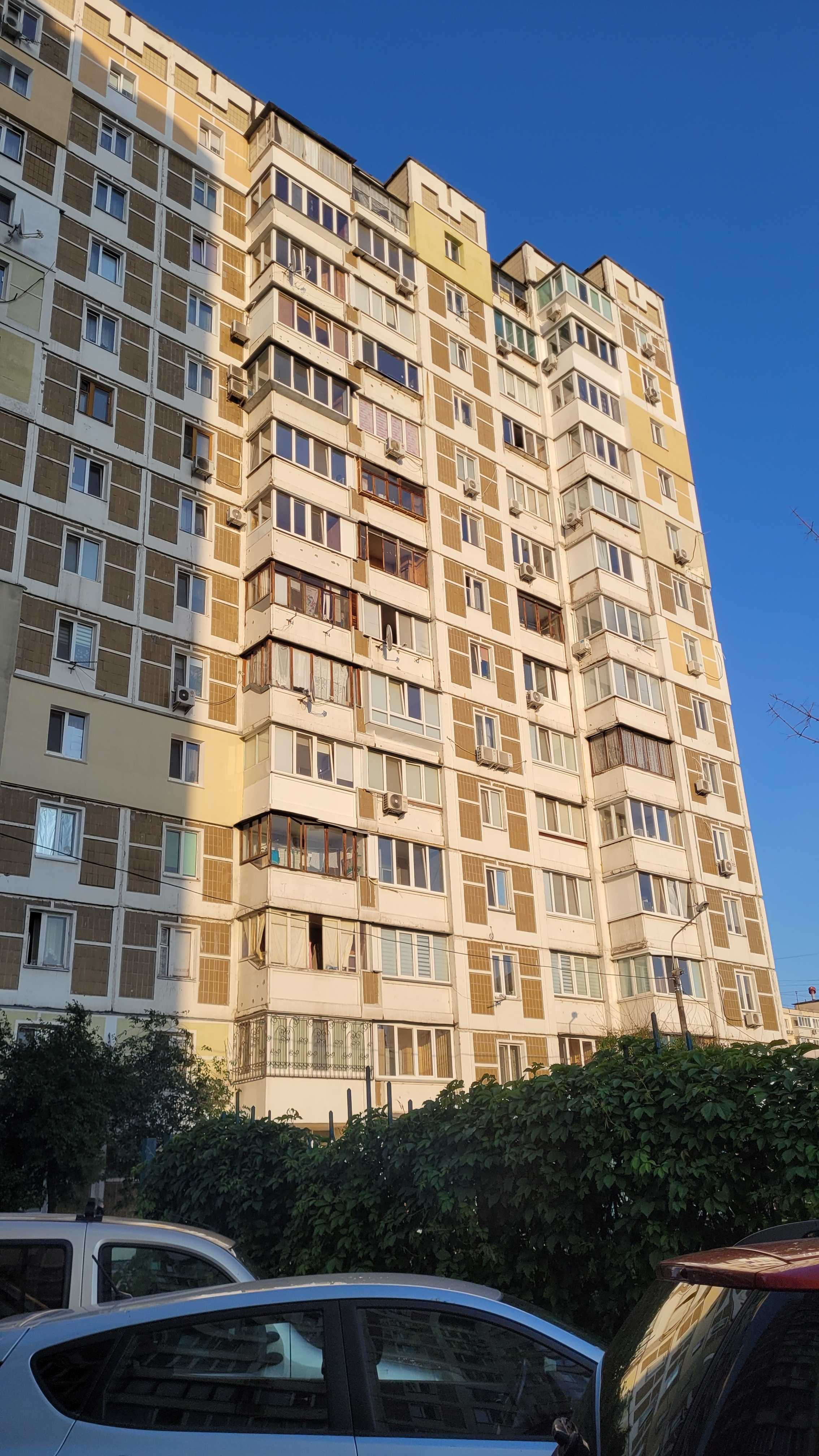 Івасюка 58а ( Героїв Сталінграду). Метро Героїв Дніпра