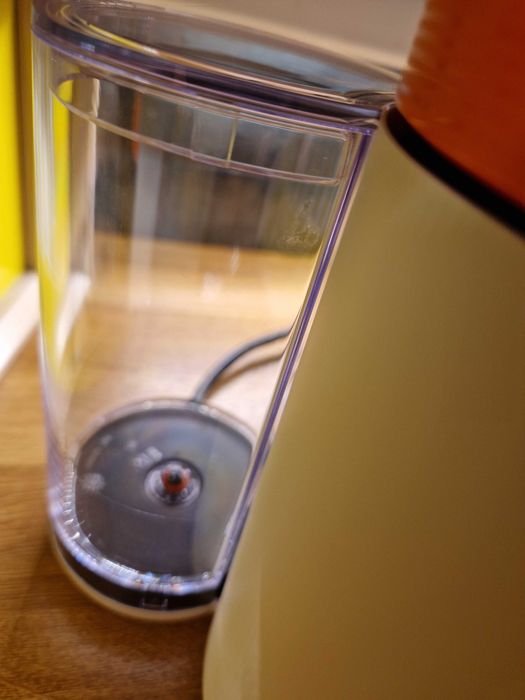 Ekspres Vertuo Pop Pantone Mandarin Orange + Spieniacz + kawa Gratis