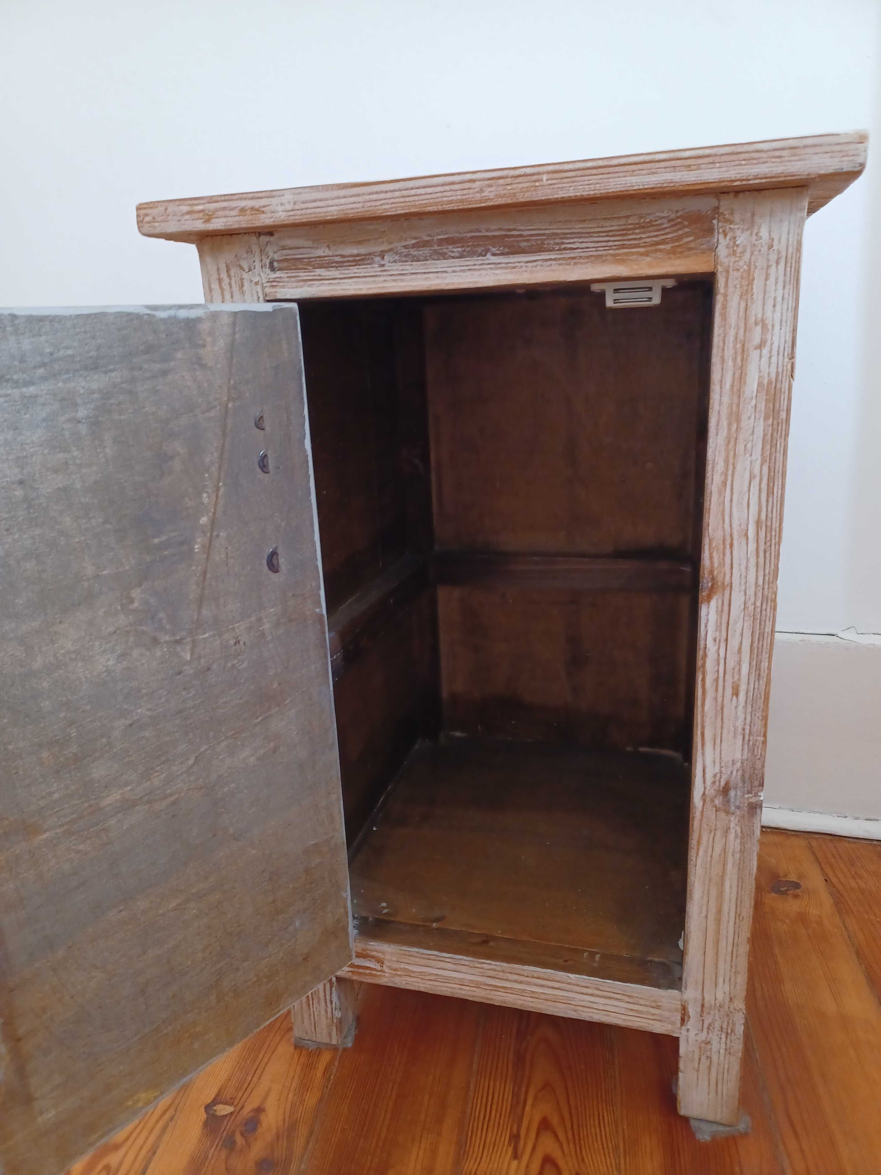 Mesa de cabeceira