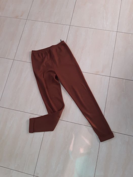 Ciepłe w kolorze camel leginsy spodnie rurki getry Rigany 38 40