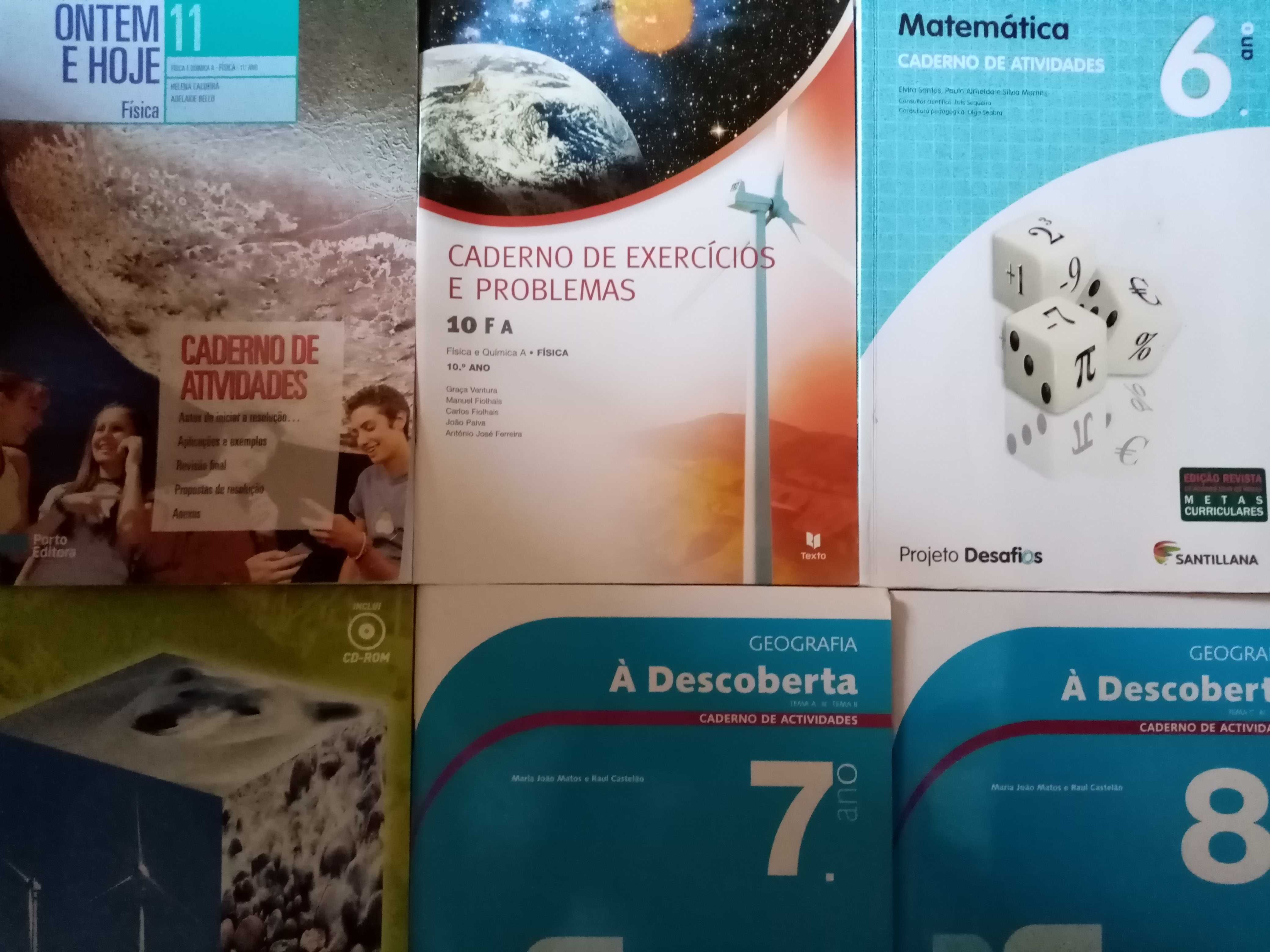 Vários cadernos de atividades de manuais escolares