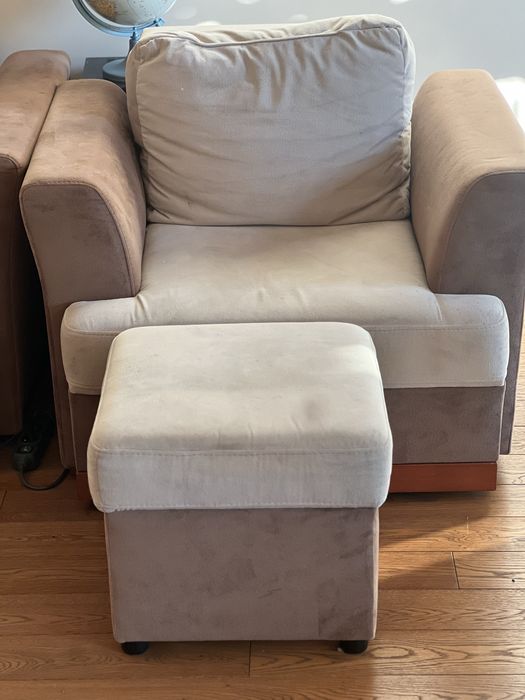 2 wygodne fotele i pufa ze schowkiem