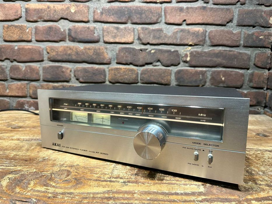 Tuner Radiowy Akai AT-2250