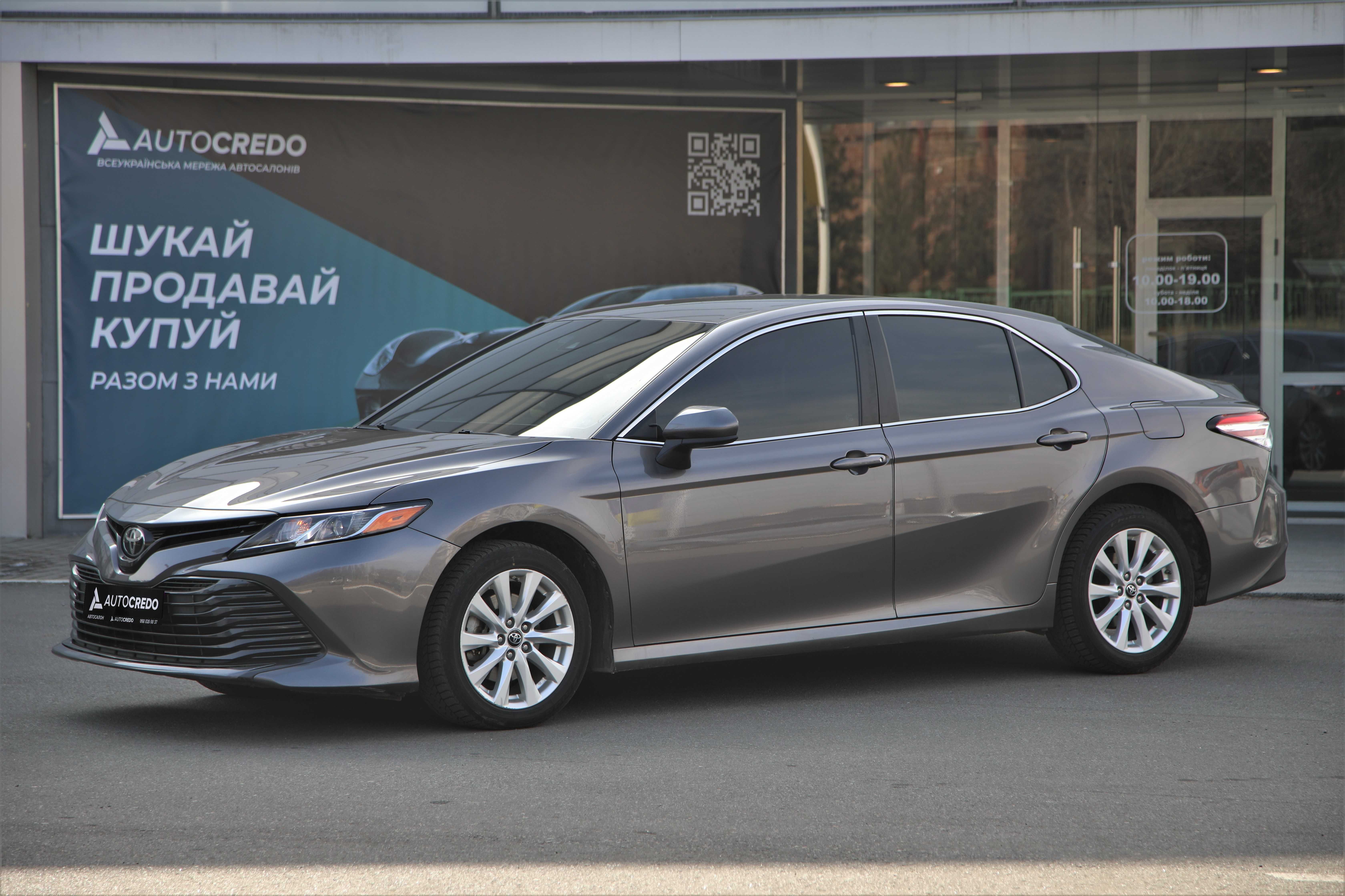 TOYOTA Camry LE 2017 року