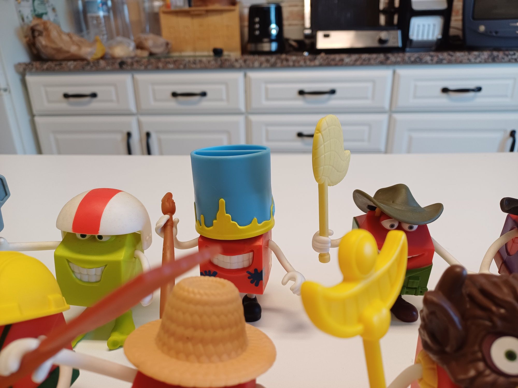 12 bonecos Happy Meal
