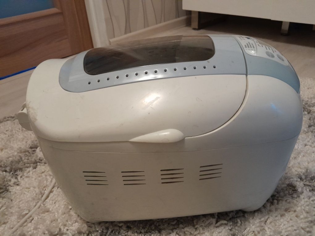 Robot do pieczenia chleba i ciasta