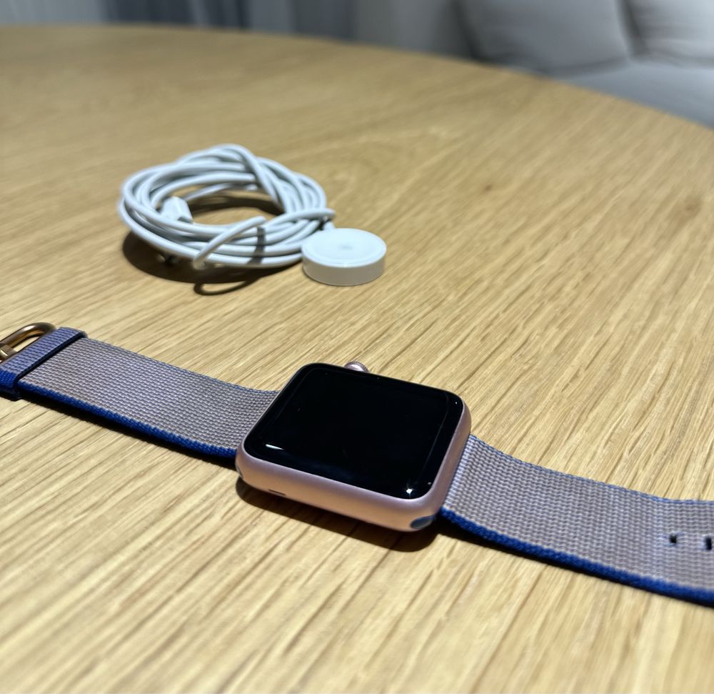 Apple Watch 7000 42 mm uszkodzony