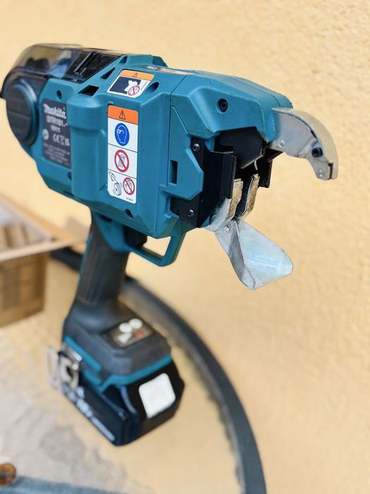 Makita DTR 181 - wiązarka do drutu zbrojeniowego