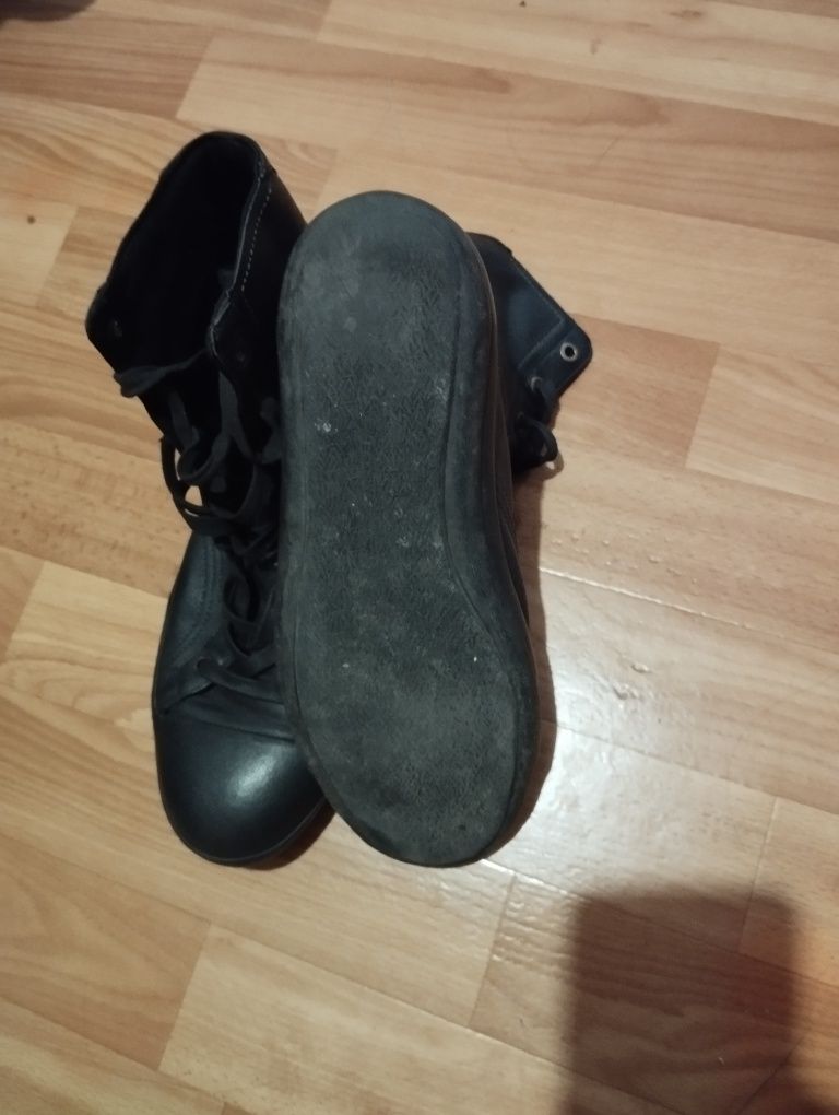 Продам кожаные ботинки