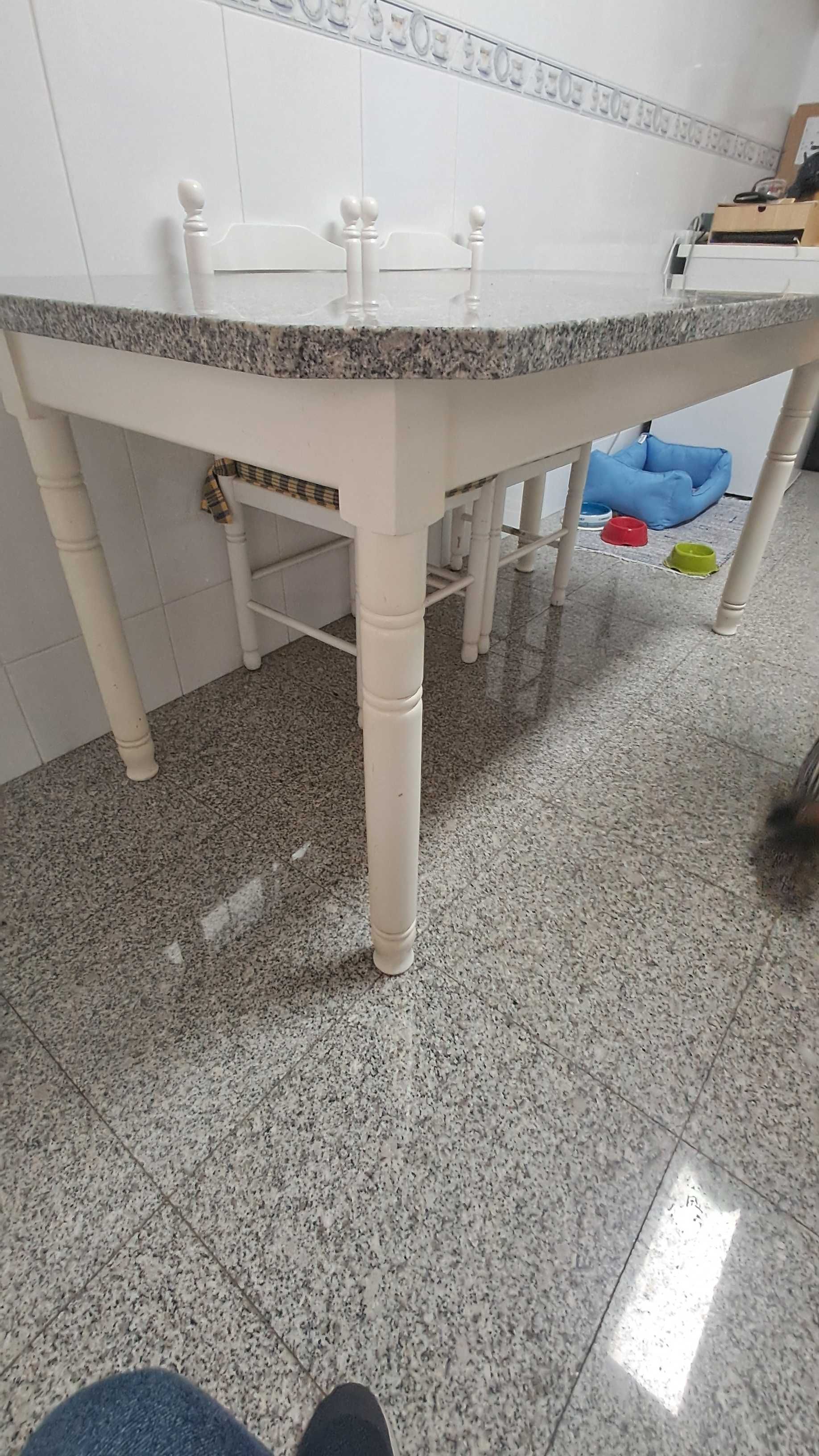 Mesa de cozinha  granito