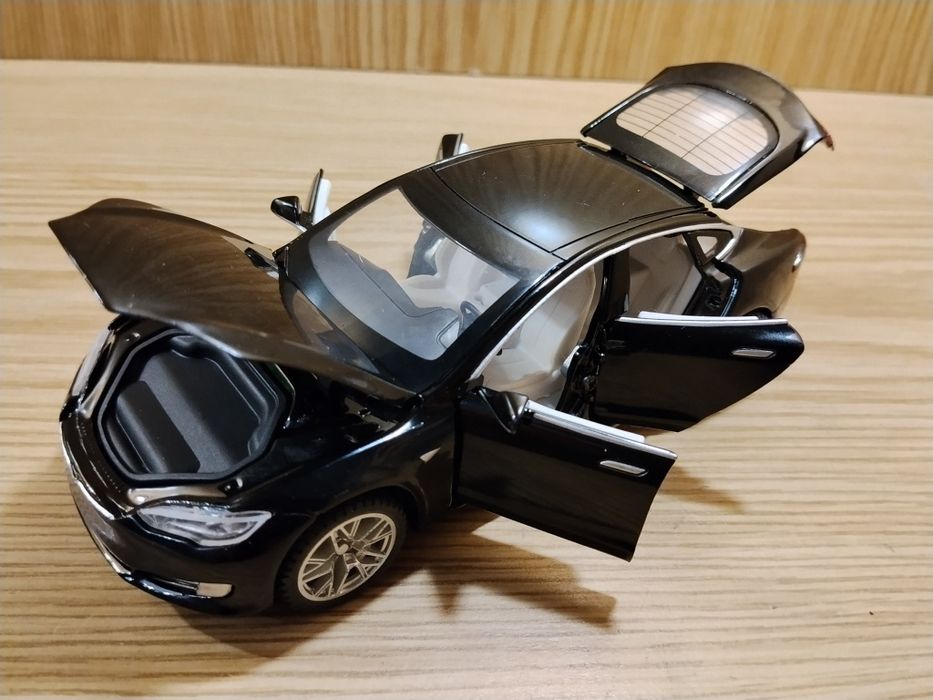Модель Tesla model S 100d 1:32 Автопром металл свет звук инерция Тесла