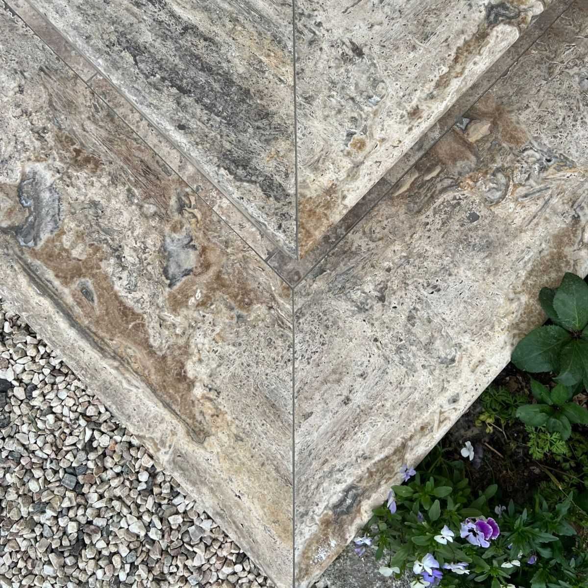 Stopień trawertynowy Silver Ash szlifowany z bullnose 135x33x3 cm