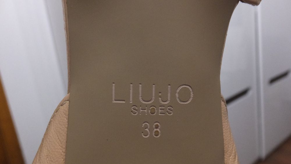 р. 37,38 см босоножки LIU JO shoss Италия кожаные распаровка