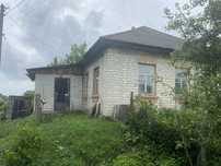 Будинок в центрі села