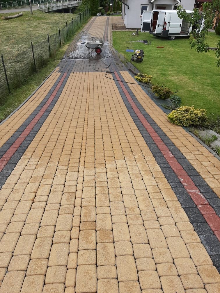 Mycie elewacji,dachów zwyżką 21.5 m,mycie kostki 300 Bar,