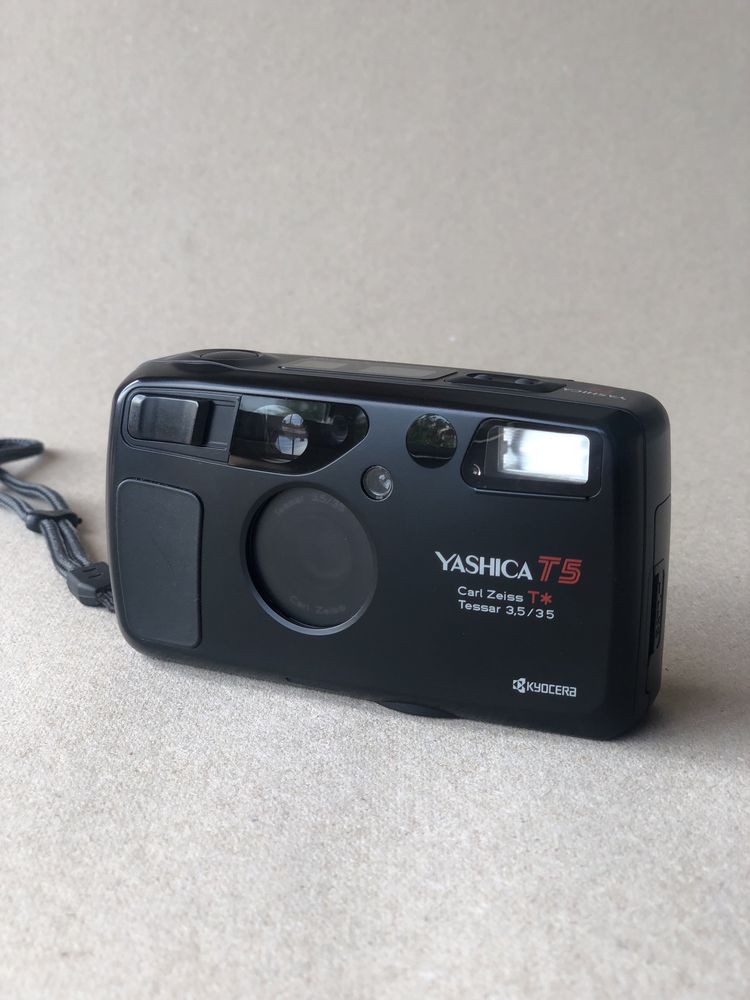 Yashica T5 - Carl Zeiss T* Tessar 3,5/35mm