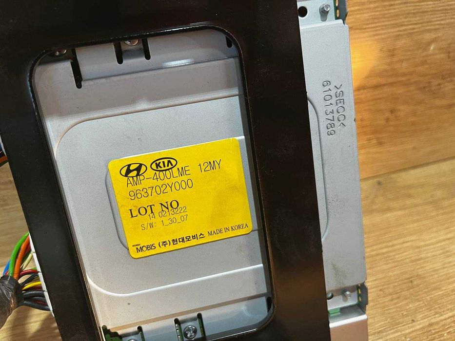 Блок управління підсилювач усилитель Hyundai IX35 Tucson ІХ35 Kia Spor