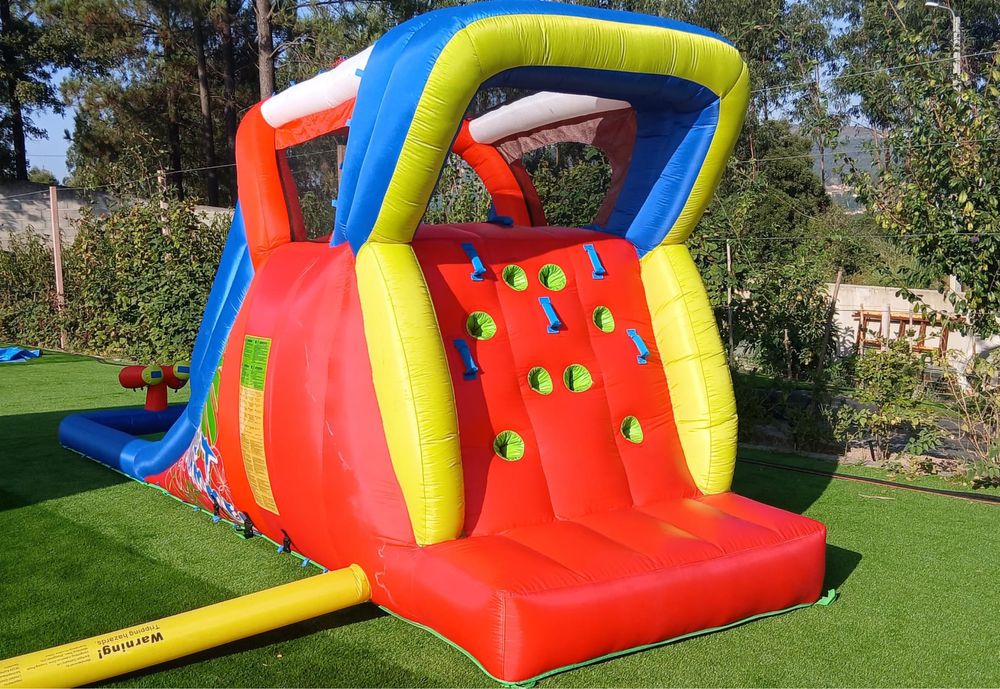 Insuflável Escorrega com água - Semi novo