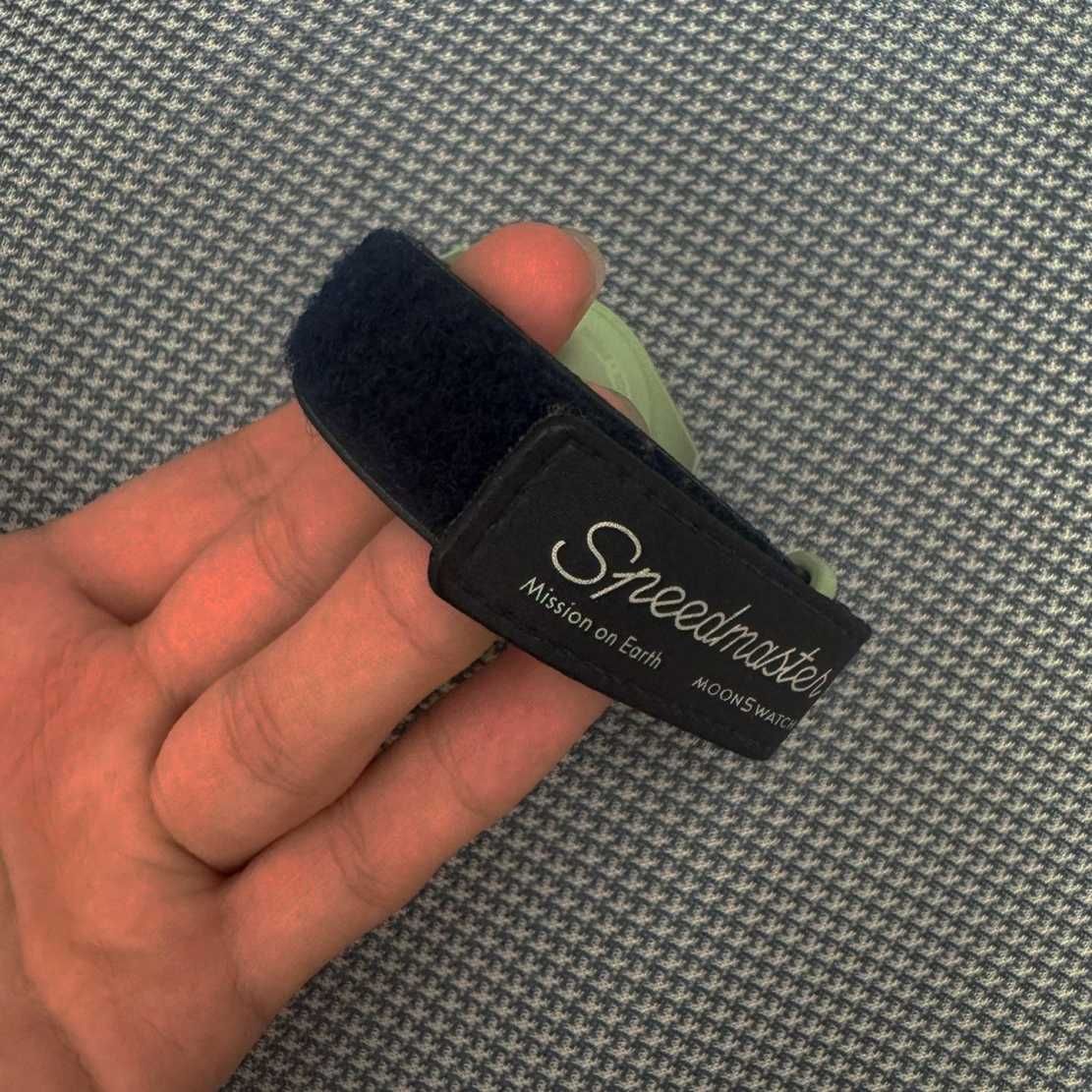 Zegarek Omega Swatch Ziemia SO33G100 - second-hand, ładny