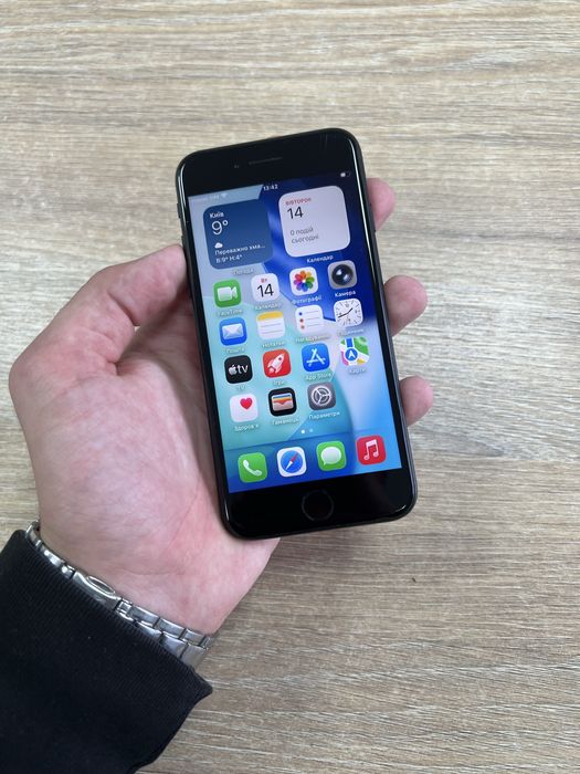 Продам iPhone se 3 64gb