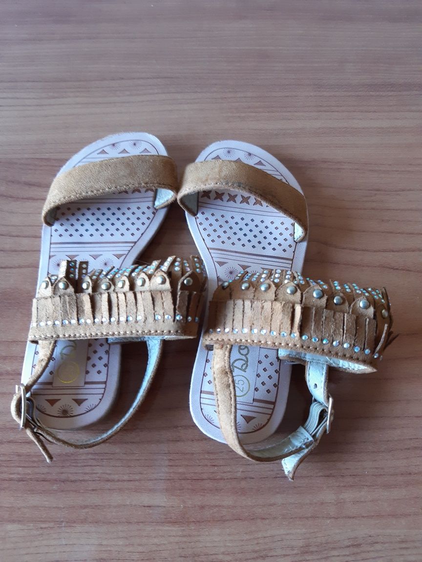 Vendo Sandálias de Criança menina