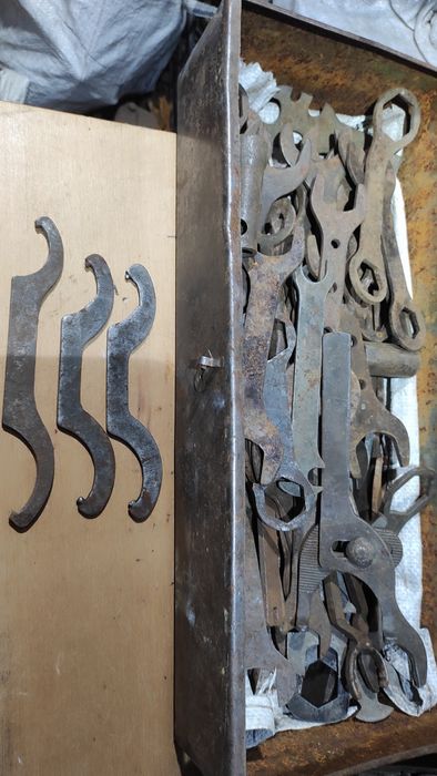 Продам разнообразные ключи для авто